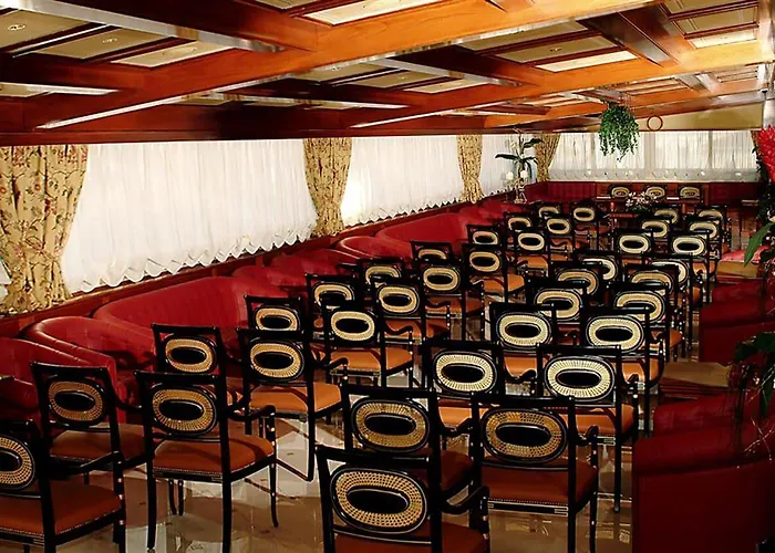 Hotel Champagne Palace